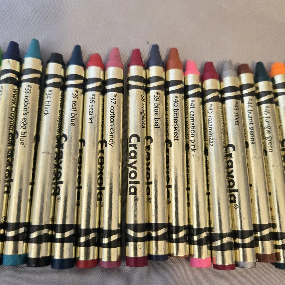 Vintage CRAYOLA America's Favorite Top 50 Crayons Special Edition 2001 Screw Top